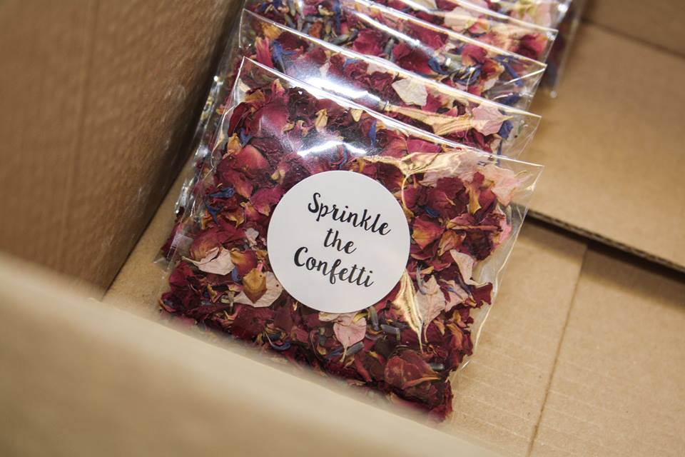 Non-personalised Biodegradable Wedding Confetti Envelopes. Non-personalised Biodegradable Wedding Confetti Envelopes.