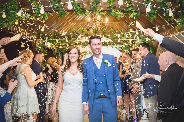 Tom & Mandy’s Perfect Confetti Moment Tom & Mandy's Perfect Confetti Moment